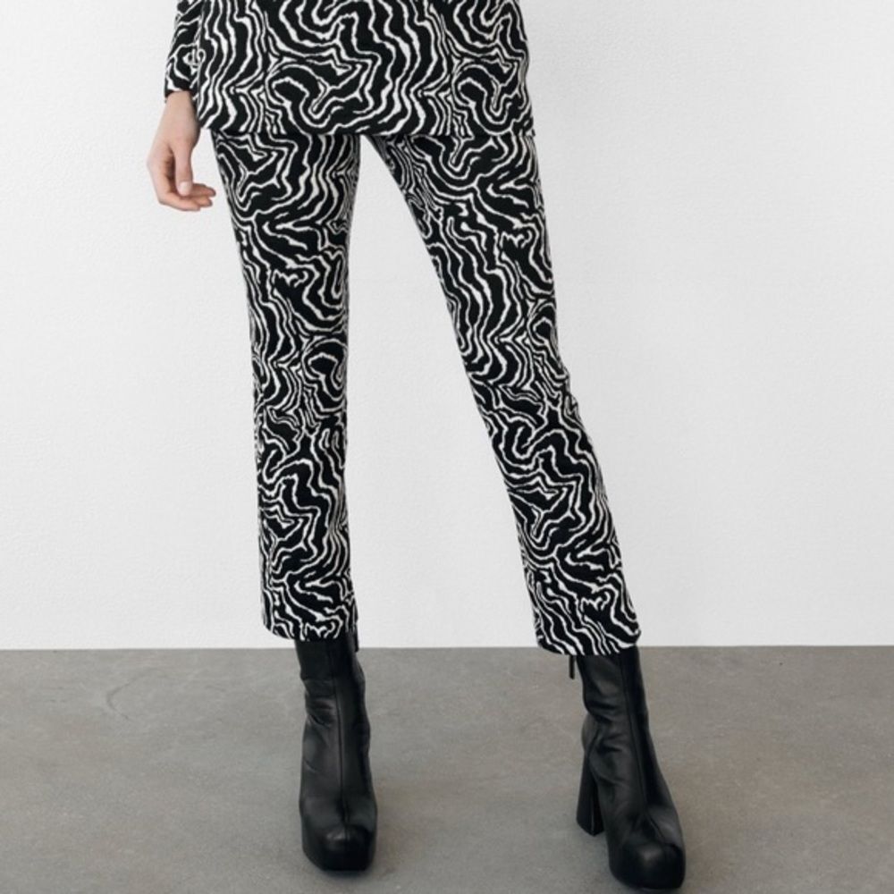 NWT ZARA Straight Leg Black and White Jacquard Knit Pant Small